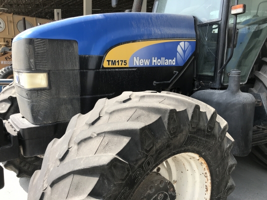 ขายรถไถ New Holland TM175 เก่านอก 175 แรงม้า 6 สูบเทอร์โบ อินเตอร์คูลเลอร์ เกียร์ 18x6 สภาพสวย
