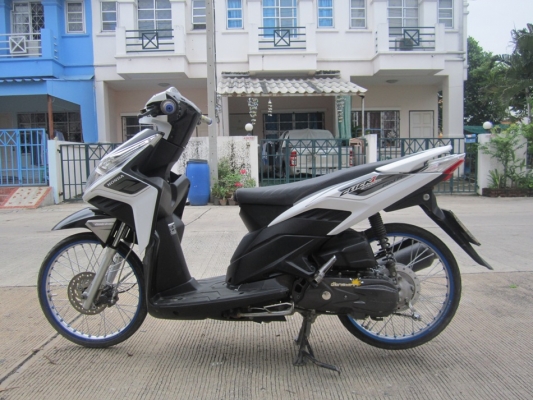 ขายด่วน click-i ปี 52 รถบ้านเครื่องดีราคาถูกๆทะเบียนพร้อมโอน