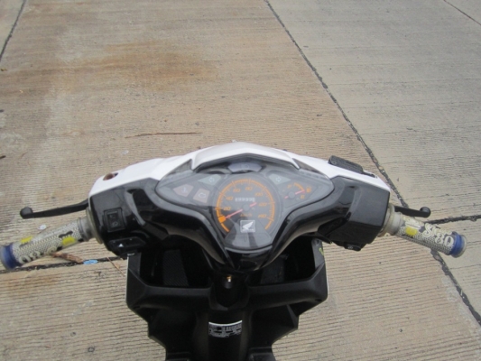 ขายด่วน click-i ปี 52 รถบ้านเครื่องดีราคาถูกๆทะเบียนพร้อมโอน