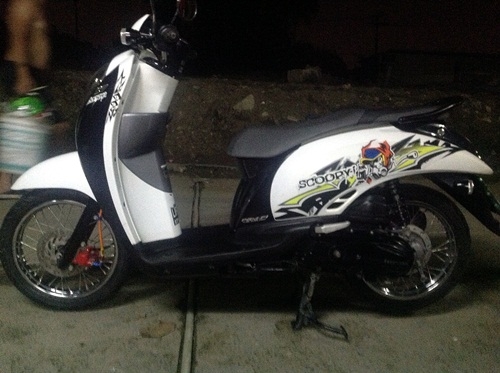 ขายscoopyสีขาวดำ ปี2554