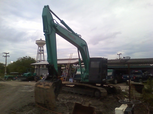 komatsu pc 200 รุ่น 3 สภาพพร้อมใช้งาน  มีเเอร์พร้อม