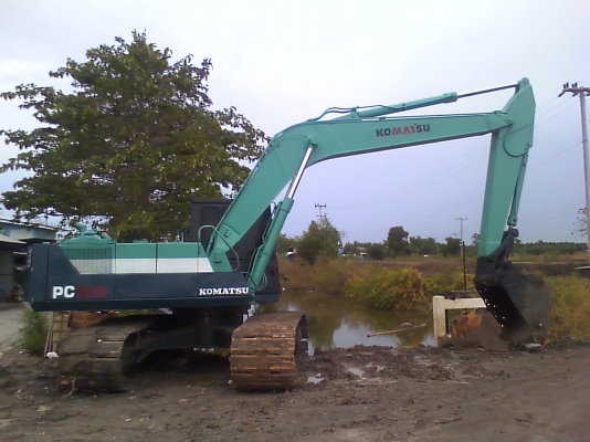 komatsu pc 200 รุ่น 3 สภาพพร้อมใช้งาน  มีเเอร์พร้อม