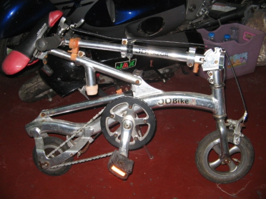 ขาย จักรยานพับได้ล้อจิ๋ว ยี่ห้อ JD Bike ผลิตขายเฉพาะในญี่ปุ่นเท่านั้น สภาพสวย ราคา 7,500 ขาย จักรยานพับได้ล้อจิ๋ว ยี่ห้อ JD Bike ผลิตขายเฉพาะในญี่ปุ่นเท่านั้น สภาพสวย ราคา 7,500