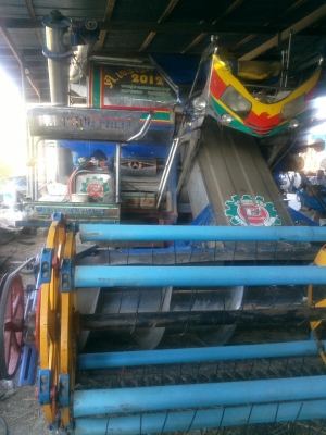 ขายรถเกี่ยวข้าวสภาพสวยสแตนเลสทั้งคันอู่ ต.เจริญการช่างอุ้มปรับระดับ