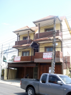 เปิดเช้า ตึงแถว 4x12 ม. 3 ชั้น ถนน วัวลาย เชียงใหม่ ด้วยเนื่อที่ รวม 91 ตารางวา