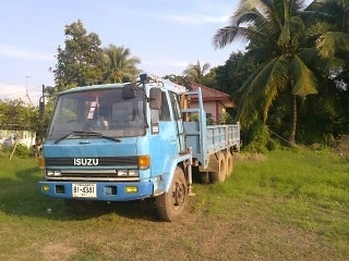ขาย10ล้อ ISUZU เพลาเดียวพร้อมเครน เครื่อง175แรง สภาพพร้อมใช้งานเอกสารพร้้อมโอน