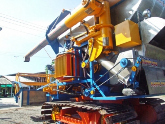 รถเกี่ยวนวดข้าว สายพันธุ์แกร่ง รุ่นใหม่ ไฮเทค 2012