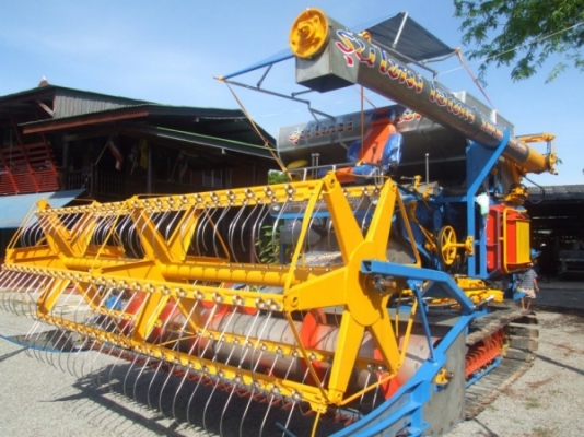 รถเกี่ยวนวดข้าว สายพันธุ์แกร่ง รุ่นใหม่ ไฮเทค 2012