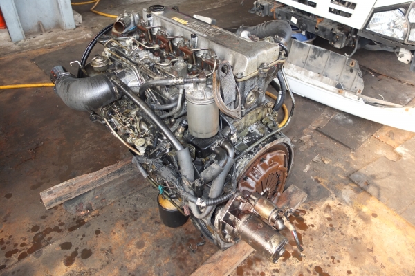 เครื่องดีเซล อีซูซุ 4HE1 TURBO 175แรงม้า สวยๆ เครื่องดีเซล อีซูซุ 4HE1 TURBO 175แรงม้า สวยๆ