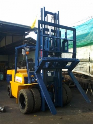 ขายรถโฟล์คลิฟท์ KOMATSU 5FD35 ขนาด 3.5 ตัน เสาสูง 4 เมตร มีฮึ๊ง  เครื่องดีเซล  เกียร์ธรรมดา  สภาพดีมากพร้อมใช้งาน