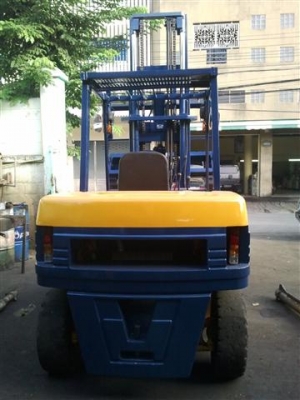 ขายรถโฟล์คลิฟท์ KOMATSU 5FD35 ขนาด 3.5 ตัน เสาสูง 4 เมตร มีฮึ๊ง  เครื่องดีเซล  เกียร์ธรรมดา  สภาพดีมากพร้อมใช้งาน