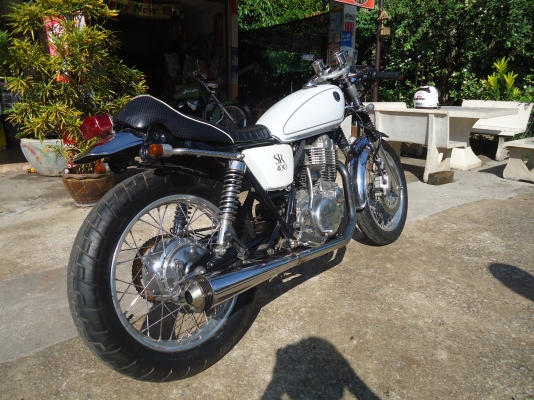 หนุ่ม ปราจีน : ขาย SR400 สีขาว เลขเต็ม ปี2004 เอกสารอินวอยครบ