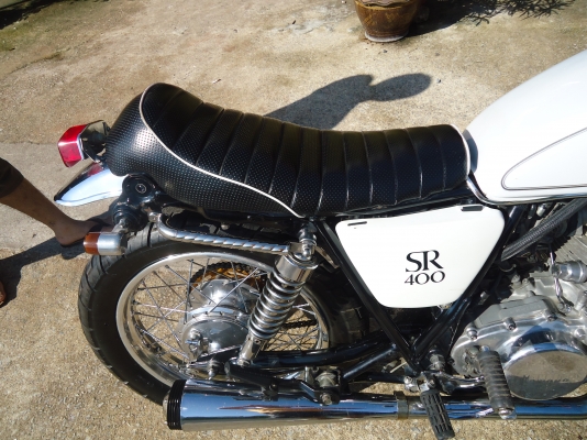 หนุ่ม ปราจีน : ขาย SR400 สีขาว เลขเต็ม ปี2004 เอกสารอินวอยครบ