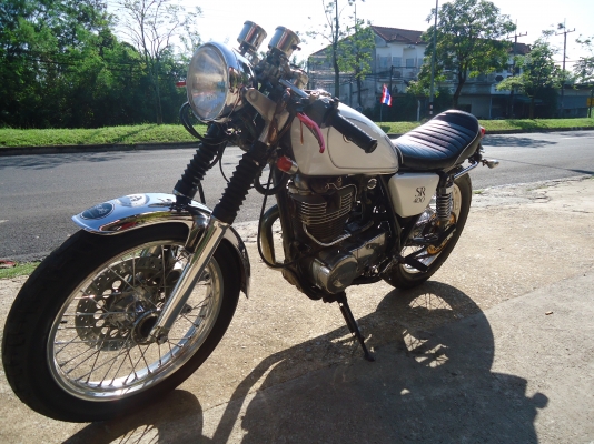 หนุ่ม ปราจีน : ขาย SR400 สีขาว เลขเต็ม ปี2004 เอกสารอินวอยครบ