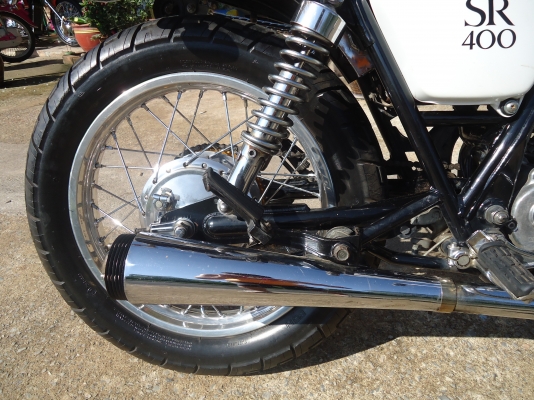 หนุ่ม ปราจีน : ขาย SR400 สีขาว เลขเต็ม ปี2004 เอกสารอินวอยครบ