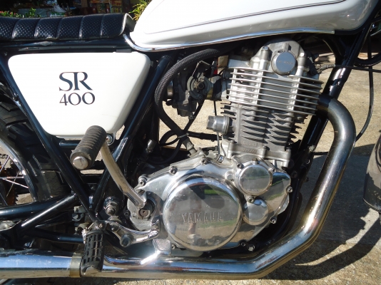 หนุ่ม ปราจีน : ขาย SR400 สีขาว เลขเต็ม ปี2004 เอกสารอินวอยครบ
