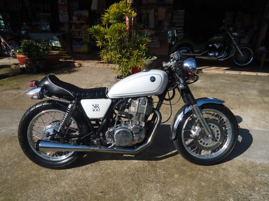 หนุ่ม ปราจีน : ขาย SR400 สีขาว เลขเต็ม ปี2004 เอกสารอินวอยครบ