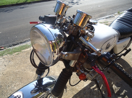 หนุ่ม ปราจีน : ขาย SR400 สีขาว เลขเต็ม ปี2004 เอกสารอินวอยครบ