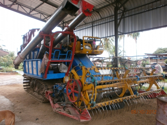 ฝาขาย รถเกี่ยว พร้อม รถเทเลอร์ เอาไปใช่งานได้เลย (ขายคู่กัน)