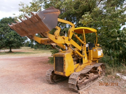 ขาย รถตักล้อแทร็ก สภาพดี