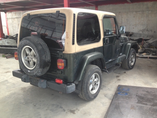 ขาย jeep wrangler sahara จี๊ป แรงเลอร์ ซาฮาร่า  ขับเคลื่อน4ล้อ สนใจติดต่อ บริษัท ชัยเสรียานยนต์ จำกัด 086-0801238