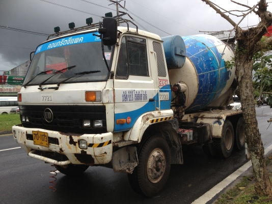 รถโม่ปูน 10 ล้อ