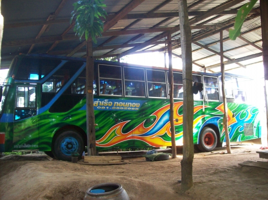 ขายรถบัสพัดลมชั้นครี่ง ยี่ห้อ Hino ราคาเบาๆ