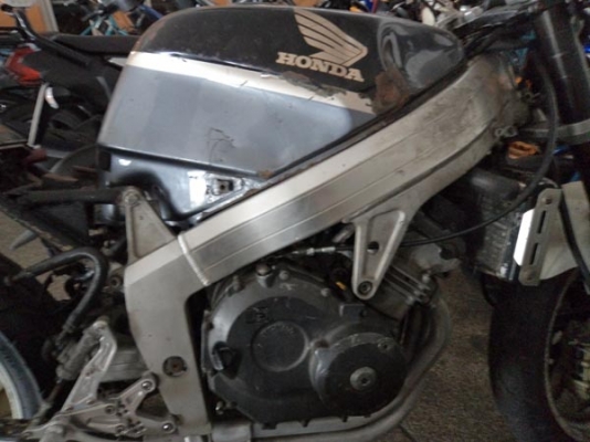 ขายเครื่องติดเฟรมcbr250 ปี89 คาบูชุดไฟครบเล่มชุดโอน 18000