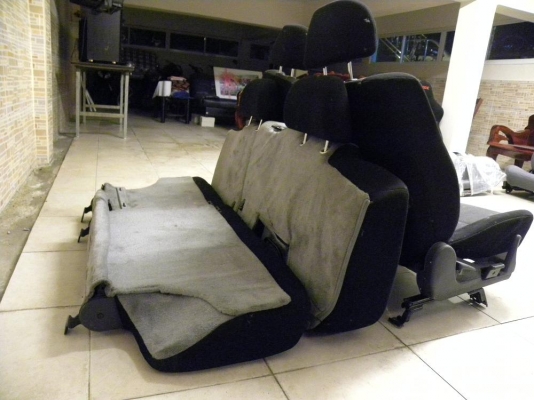 ขายเบาะ Mitsubishi G-wagon ตัวนอกครับ ขายเบาะ Mitsubishi G-wagon ตัวนอกครับ