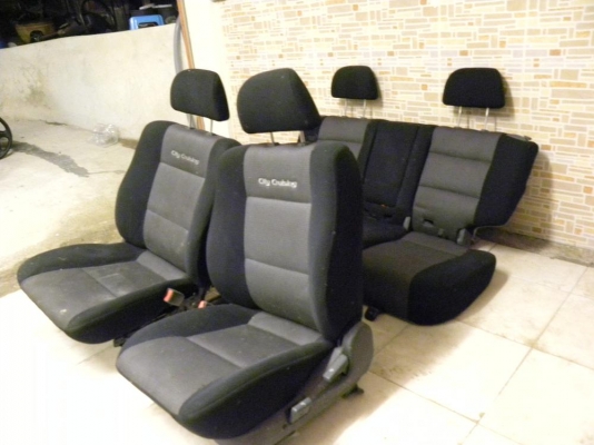 ขายเบาะ Mitsubishi G-wagon ตัวนอกครับ ขายเบาะ Mitsubishi G-wagon ตัวนอกครับ