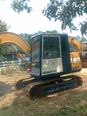 ขายรถแบคโฮ  KOMATSU  pc  60-5 รถสวยสภาพเก่านอก  เอกสารอินวอยร์