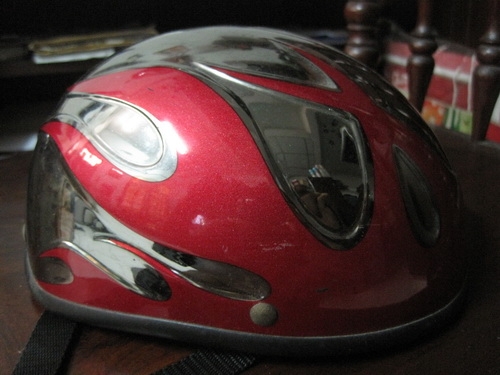 หมวกกันน๊อก ครึ่งใบ ปั้มนูนลายไฟ หมวกกันน๊อก ครึ่งใบ ปั้มนูนลายไฟ