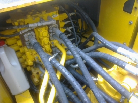 ขายดาวน์รถแบคโฮ KOMATSU pc200-8รถทำงานน้อยเหมือนรถใหม่ 2,xxxชม