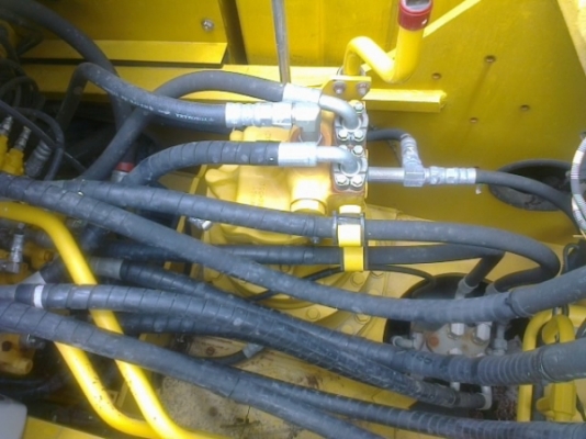 ขายดาวน์รถแบคโฮ KOMATSU pc200-8รถทำงานน้อยเหมือนรถใหม่ 2,xxxชม