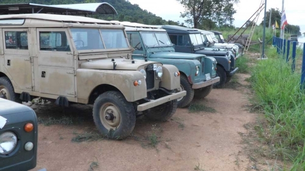 ขายรถแลนด์โรเวอร์เหลือ 4 คันเท่านั้น ทะเบียนทุกคัน ราคาคุยได้ครับ