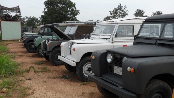 ขายรถแลนด์โรเวอร์เหลือ 4 คันเท่านั้น ทะเบียนทุกคัน ราคาคุยได้ครับ