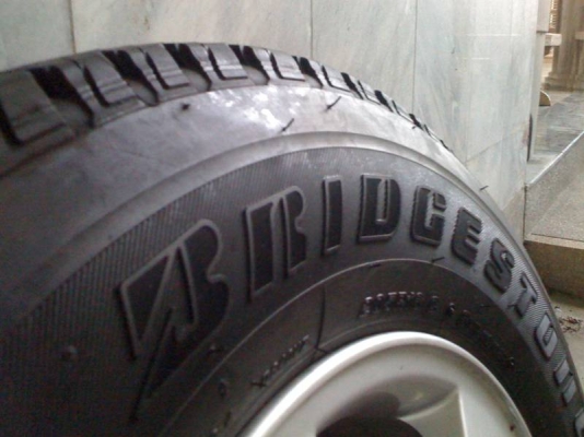 ขายด่วน! แม็กพร้อมยาง 1 ชุด 4 วง 225 70 R15 ครับ