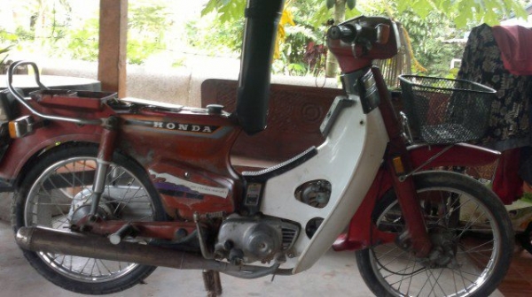 C700 สีน้ำตาล สภาพพร้อมประกวด มีเล่ม ราคากันเอง