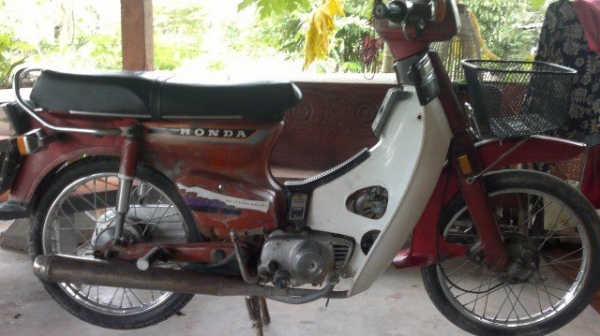 C700 สีน้ำตาล สภาพพร้อมประกวด มีเล่ม ราคากันเอง