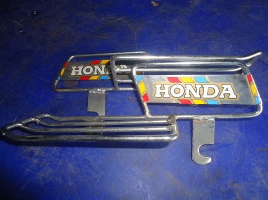 ที่พักเท้า ดรีม ครุสภา ของเก่าเก็บ มี 7 คู่ ราคากันเอง