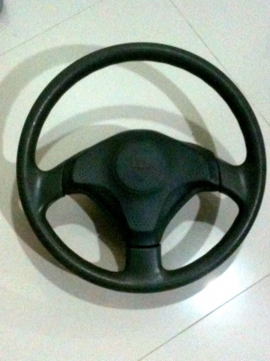 พวงมาลัยใส่มิตซู แลนเซอร์  ราคา 1,400 บาท ต่อรองได้ Tel.085-150-9040