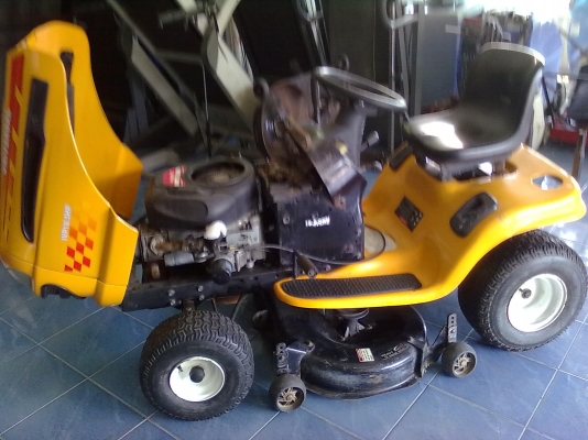 รถตัดหญ้า UNIVERSAL รถตัดหญ้า UNIVERSAL