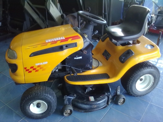 รถตัดหญ้า UNIVERSAL รถตัดหญ้า UNIVERSAL
