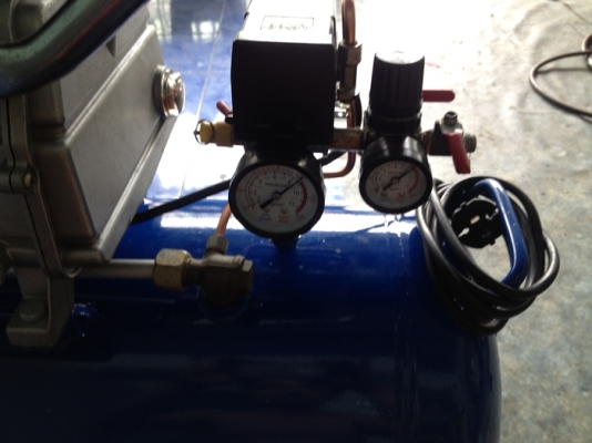 ขาย ปั้มลม ยี่ห้อ PUMA ถัง50ลิตรหน่อยครับ