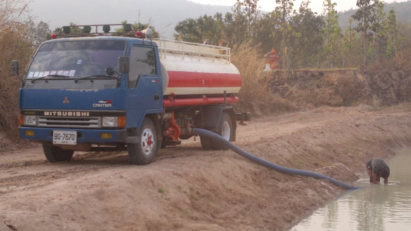 ขายรถน้ำ6 ล้อ 6000 ลิตร MITSUBISHI 115 แรง ปี38 เกียร์สั้น ใช้ปั้มปั่นสเปร์ดูด-ฉีดในตัว