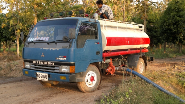 ขายรถน้ำ6 ล้อ 6000 ลิตร MITSUBISHI 115 แรง ปี38 เกียร์สั้น ใช้ปั้มปั่นสเปร์ดูด-ฉีดในตัว
