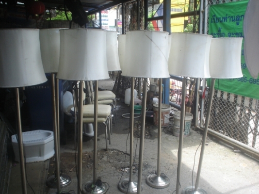 โคมไฟขาแสตนเลส เหลือ 4 ชุด ขาย 2,500บาท