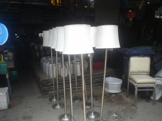 โคมไฟขาแสตนเลส เหลือ 4 ชุด ขาย 2,500บาท