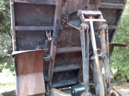 รถฮีโน่ 6 ล้อดั้ม FC4J 175 แรงม้า ปี 49  สนใจติดต่อ 081 - 6079515