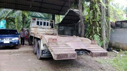 รถฮีโน่ 10 ล้อ ท้ายลาด 260 แรงม้า  สนใจติดต่อ 081 - 6079515